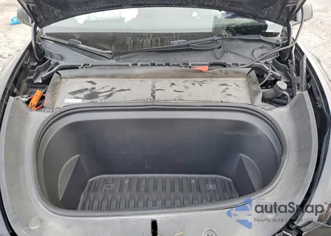 2022 Tesla Model Y z USA, uszkodzony, nr VIN 7SAYGDEF5NF572826